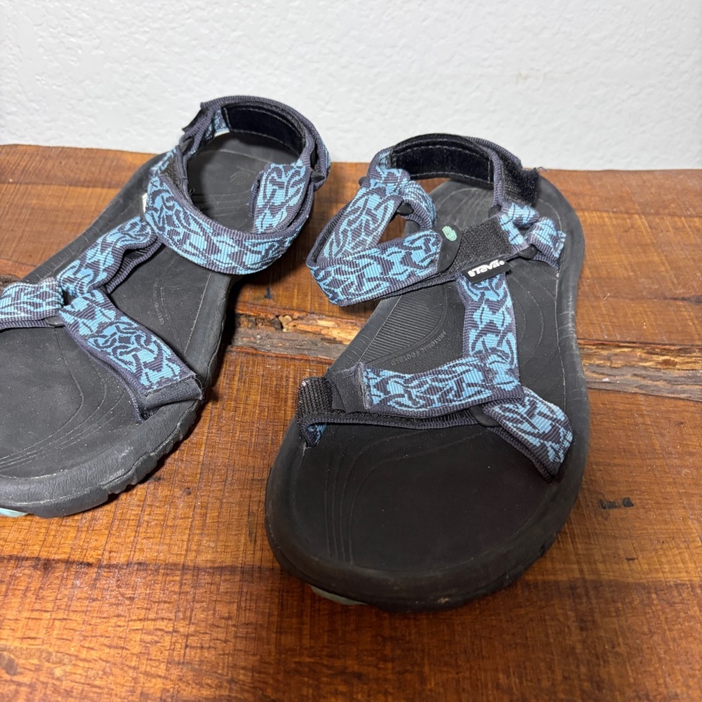 Teva Hurricane Sandals Women’s Size 7 Black and blue s/n 4176